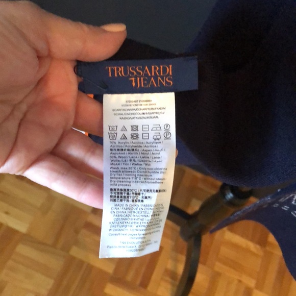 TRUSSARDI navy scarf with logo - Picture 4 of 7